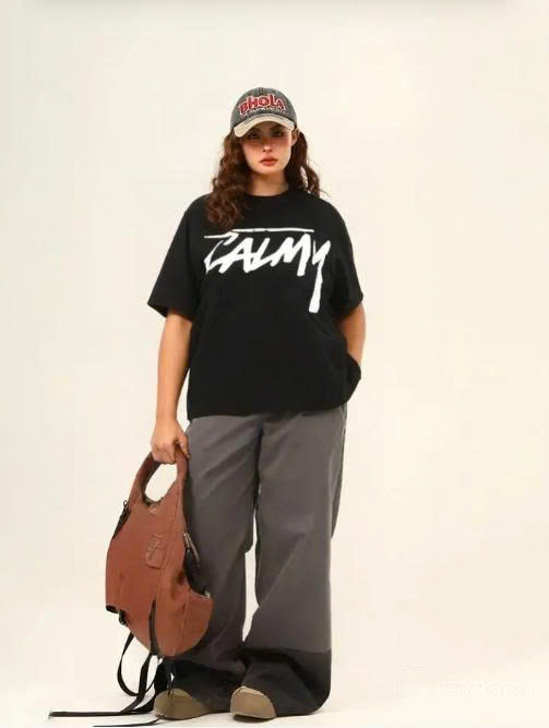 Áo phông streetwear Calmy màu đen form rộng
